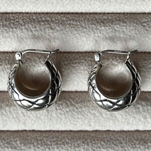E003 | .925 Sterling Silver Quilted Chunky Hoops